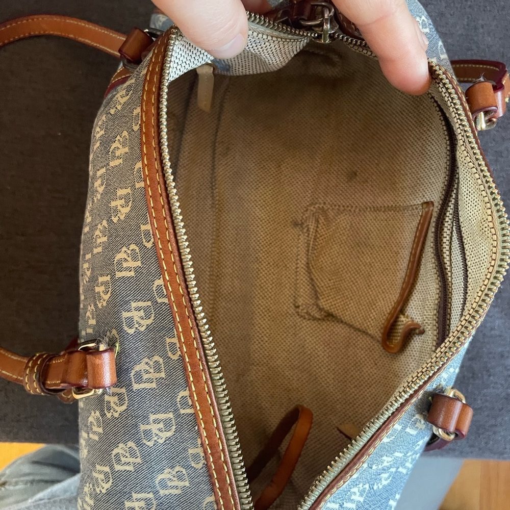 Dooney & Bourke Monogram Cloth Barrel Blue and Tan Shoulder Bag Y2K - Picture 4 of 15